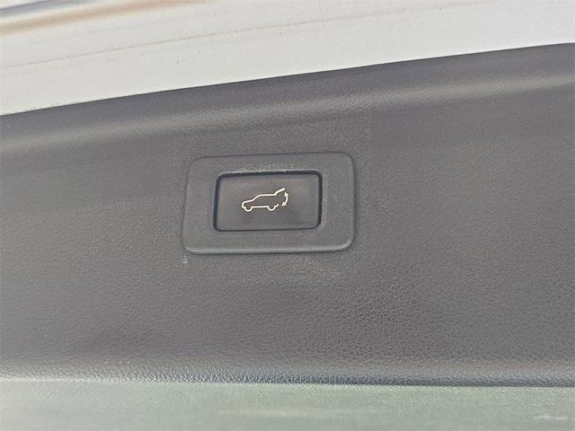 Photo of 2017 Ice Silver Metallic Subaru Outback
