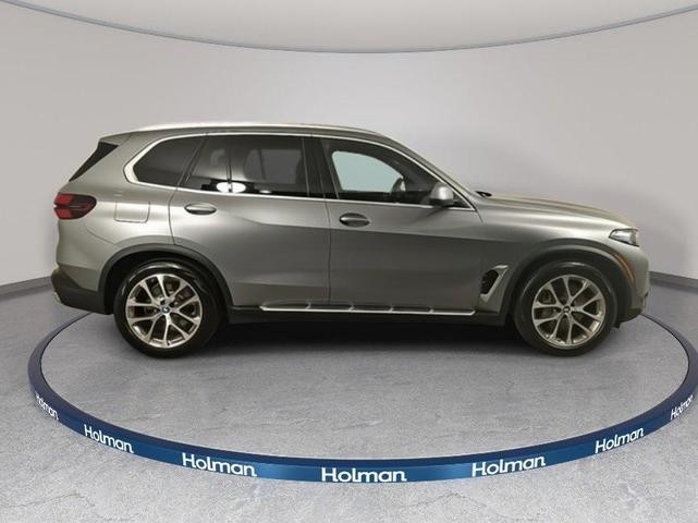 Photo of 2025 Skyscraper Gray Metallic BMW X5 PHEV