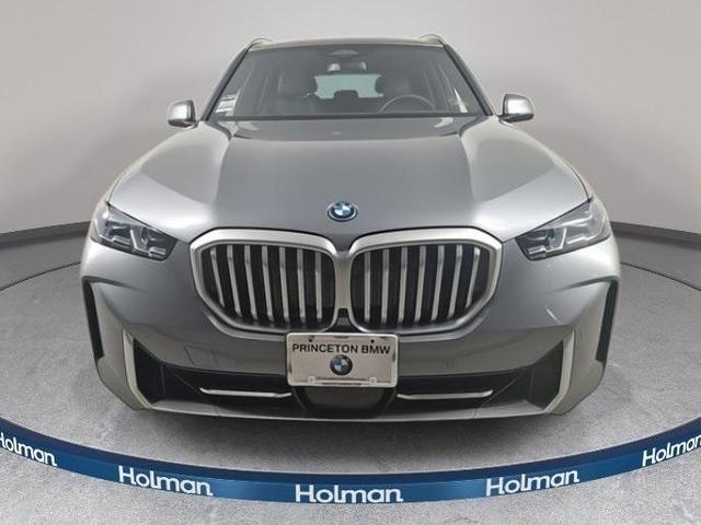 Photo of 2025 Skyscraper Gray Metallic BMW X5 PHEV