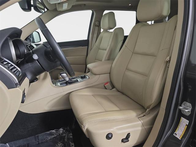 Photo of 2020 Granite Crystal Clearcoat Metallic Jeep Grand Cherokee