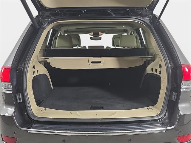 Photo of 2020 Granite Crystal Clearcoat Metallic Jeep Grand Cherokee