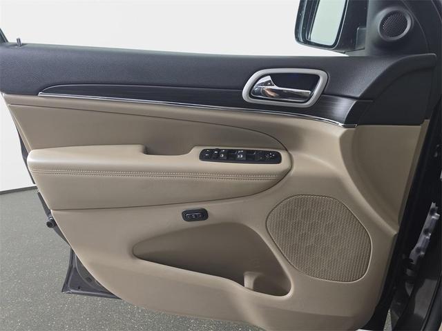 Photo of 2020 Granite Crystal Clearcoat Metallic Jeep Grand Cherokee