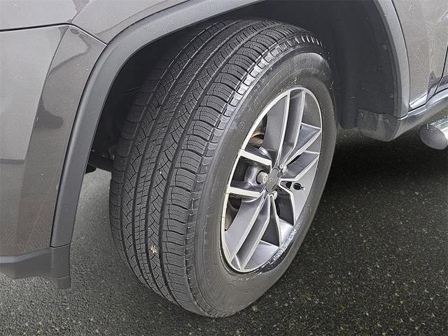 Photo of 2020 Granite Crystal Clearcoat Metallic Jeep Grand Cherokee