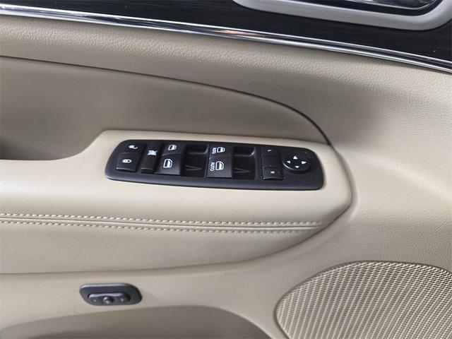 Photo of 2020 Granite Crystal Clearcoat Metallic Jeep Grand Cherokee