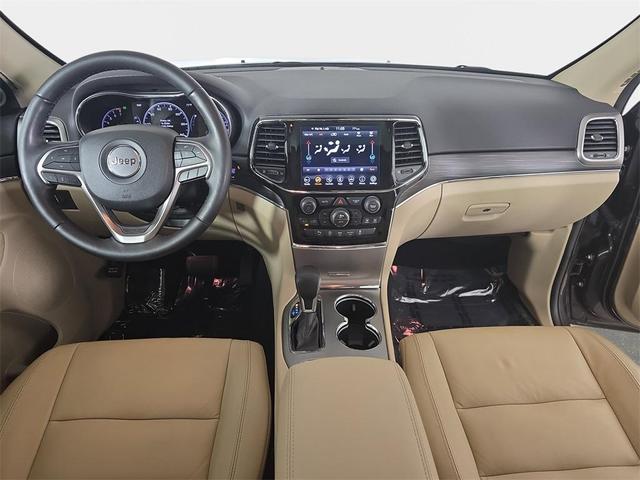Photo of 2020 Granite Crystal Clearcoat Metallic Jeep Grand Cherokee