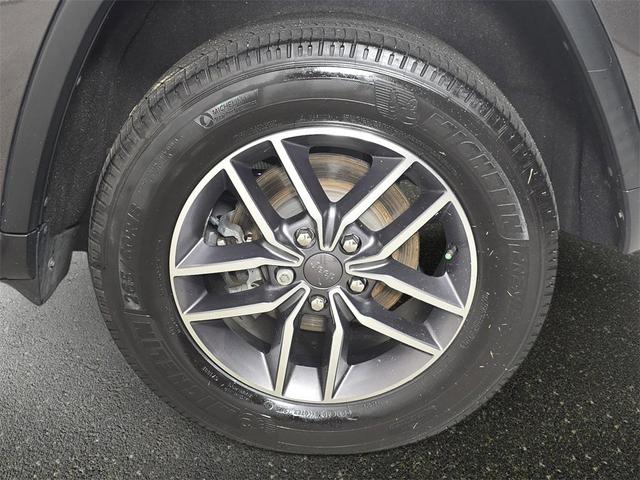 Photo of 2020 Granite Crystal Clearcoat Metallic Jeep Grand Cherokee