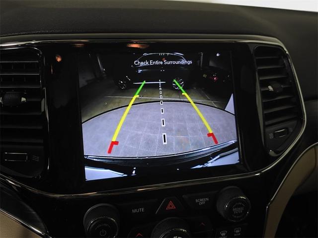 Photo of 2020 Granite Crystal Clearcoat Metallic Jeep Grand Cherokee