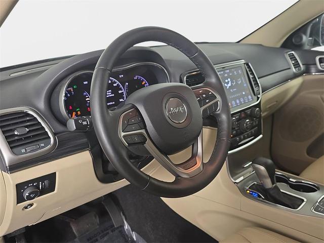 Photo of 2020 Granite Crystal Clearcoat Metallic Jeep Grand Cherokee
