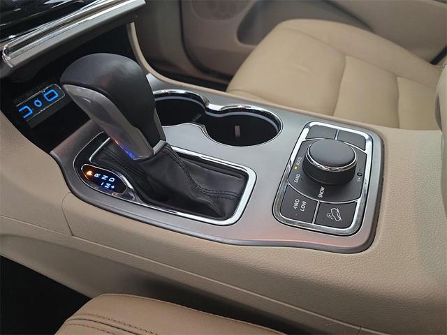 Photo of 2020 Granite Crystal Clearcoat Metallic Jeep Grand Cherokee