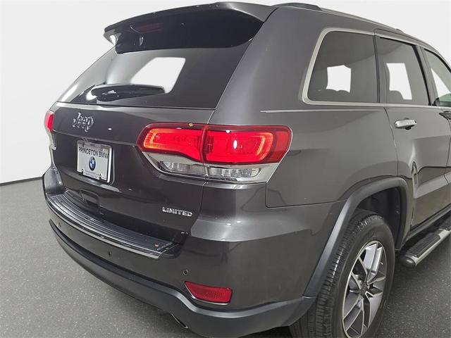 Photo of 2020 Granite Crystal Clearcoat Metallic Jeep Grand Cherokee