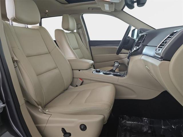 Photo of 2020 Granite Crystal Clearcoat Metallic Jeep Grand Cherokee