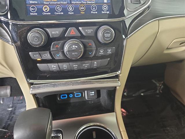 Photo of 2020 Granite Crystal Clearcoat Metallic Jeep Grand Cherokee