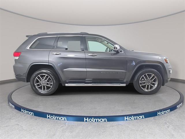 Photo of 2020 Granite Crystal Clearcoat Metallic Jeep Grand Cherokee