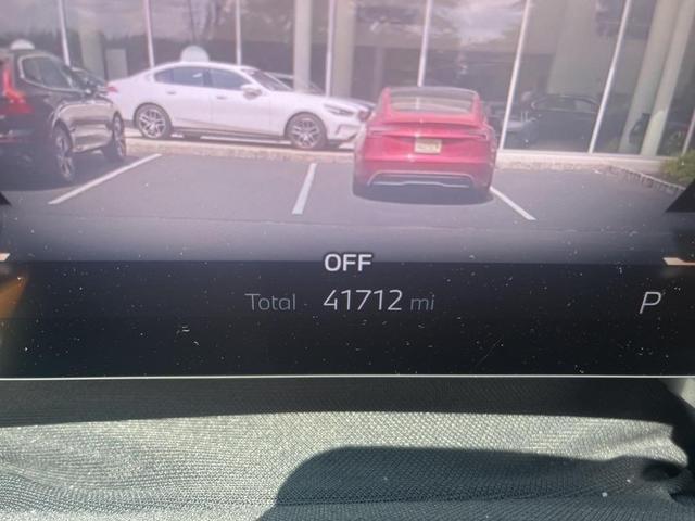 Photo of 2023 Alpine White BMW 740