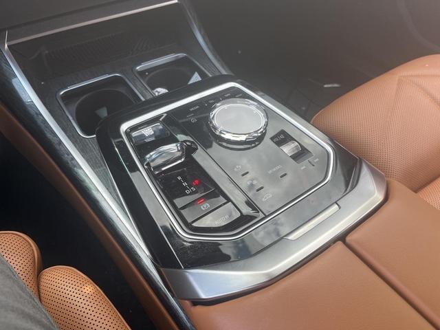 Photo of 2023 Alpine White BMW 740