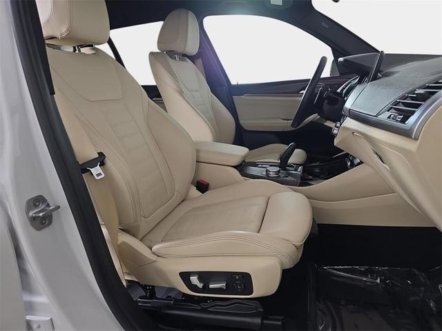 Photo of 2019 Mineral White Metallic BMW X3