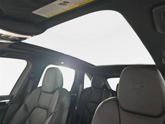 Photo of 2017 Carrara White Porsche Cayenne