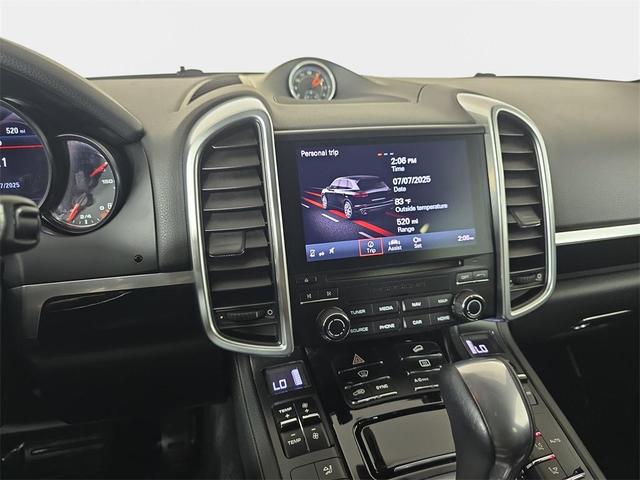 Photo of 2017 Carrara White Porsche Cayenne