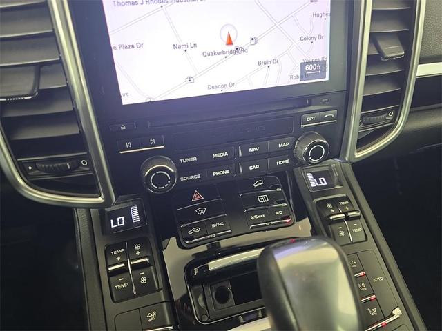 Photo of 2017 Carrara White Porsche Cayenne