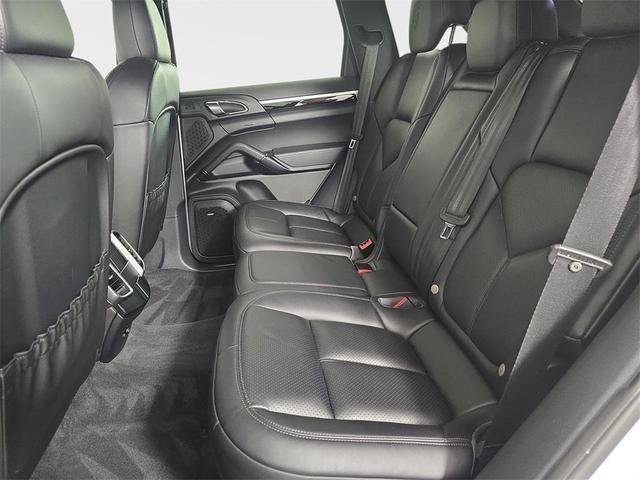 Photo of 2017 Carrara White Porsche Cayenne