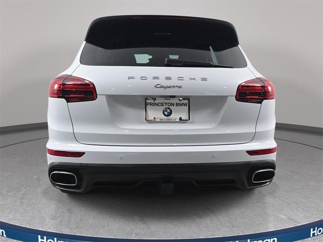 Photo of 2017 Carrara White Porsche Cayenne