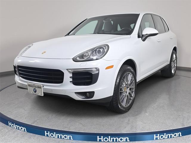 Photo of 2017 Carrara White Porsche Cayenne