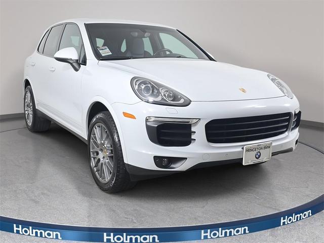 Photo of 2017 Carrara White Porsche Cayenne