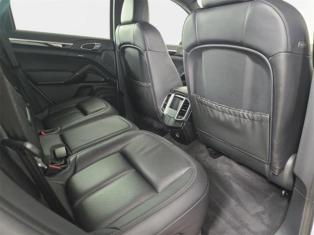 Photo of 2017 Carrara White Porsche Cayenne