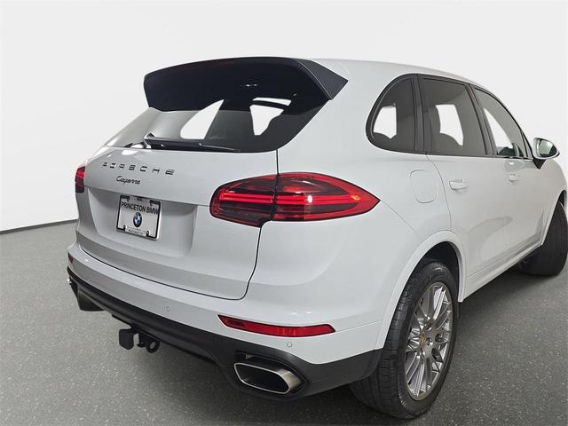 Photo of 2017 Carrara White Porsche Cayenne