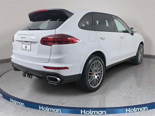 Photo of 2017 Carrara White Porsche Cayenne