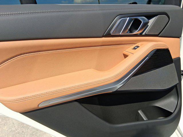 Photo of 2026 Mineral White Metallic BMW X5