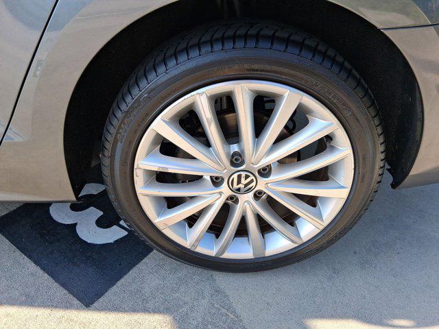 Photo of 2012 Gray Volkswagen Jetta
