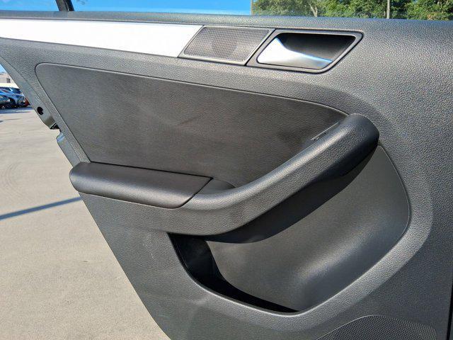 Photo of 2012 Gray Volkswagen Jetta