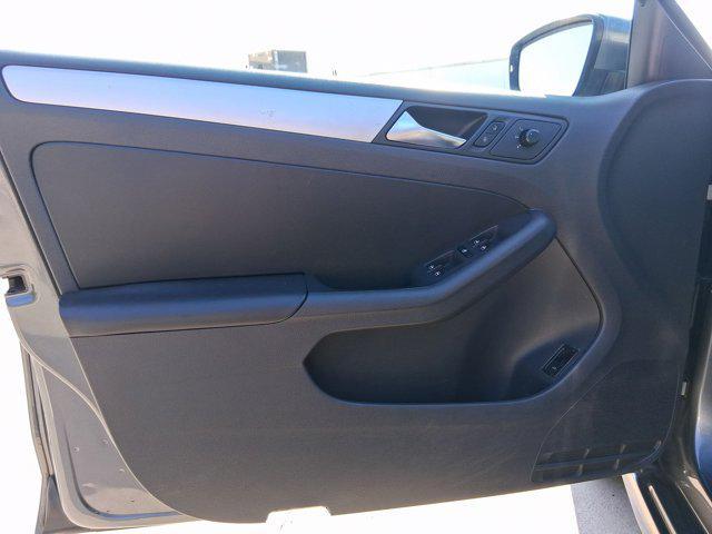 Photo of 2012 Gray Volkswagen Jetta