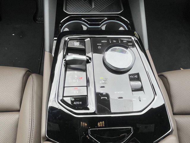 Photo of 2025 Phytonic Blue Metallic BMW 530