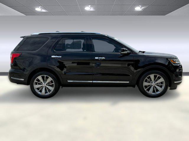 Photo of 2018 Shadow Black Ford Explorer