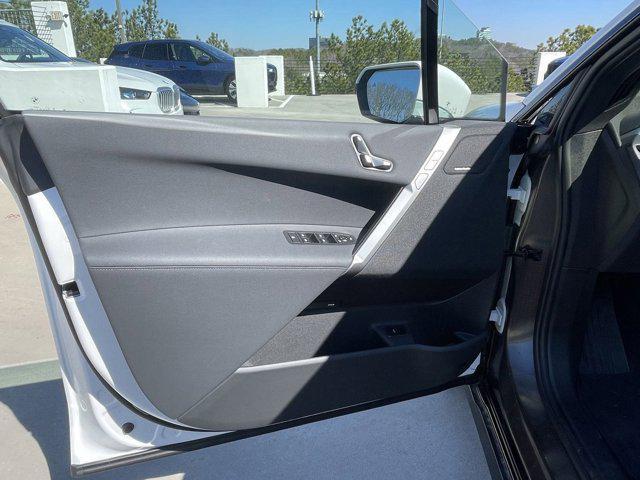 Photo of 2025 Alpine White BMW iX