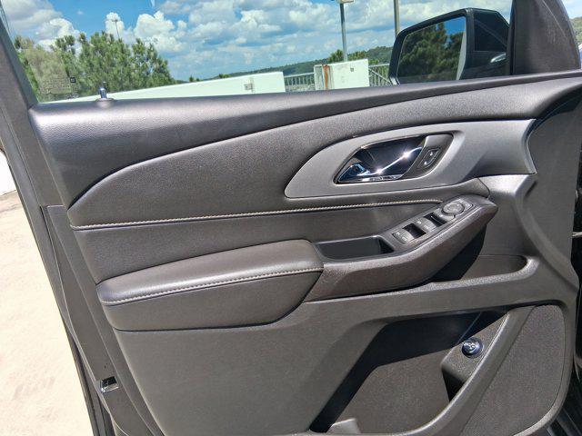 Photo of 2023 Mosaic Black Metallic Chevrolet Traverse