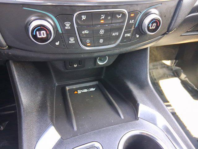Photo of 2023 Mosaic Black Metallic Chevrolet Traverse