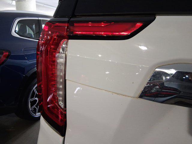 Photo of 2022 Summit White GMC Yukon