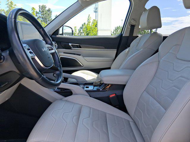 Photo of 2022 Glacial White Pearl Kia Telluride