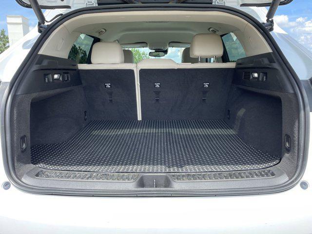 Photo of 2021 Summit White Buick Envision