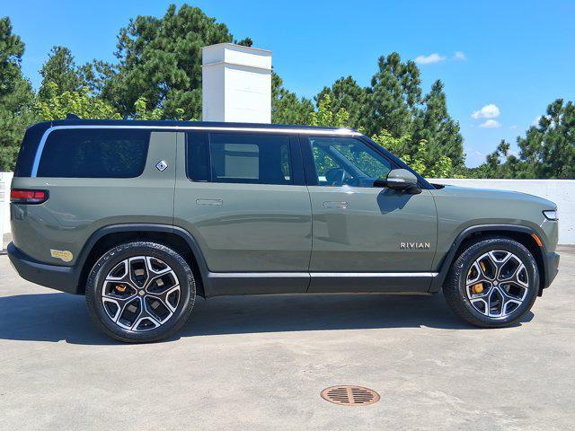 Photo of 2022 Launch Green Rivian R1S