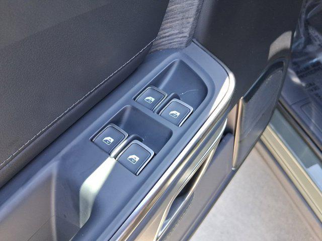 Photo of 2022 Launch Green Rivian R1S