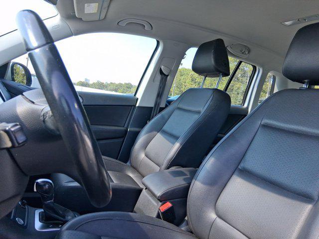 Photo of 2017 Pepper Gray Metallic Volkswagen Tiguan