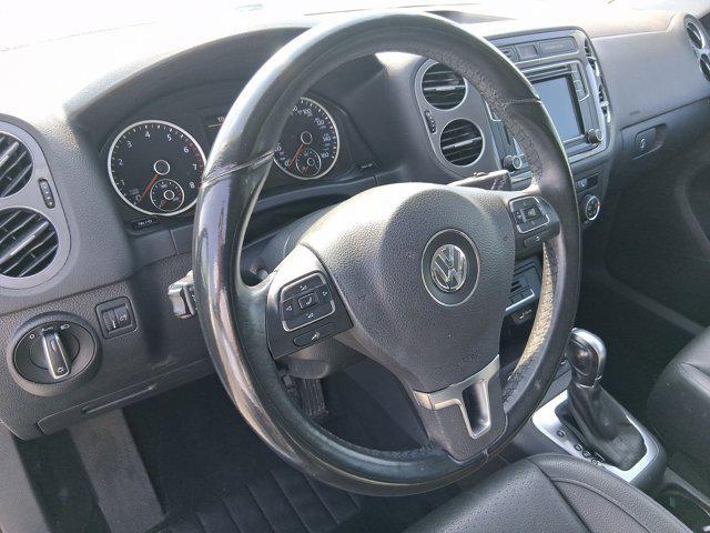 Photo of 2017 Pepper Gray Metallic Volkswagen Tiguan