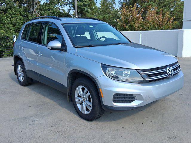 Photo of 2017 Pepper Gray Metallic Volkswagen Tiguan