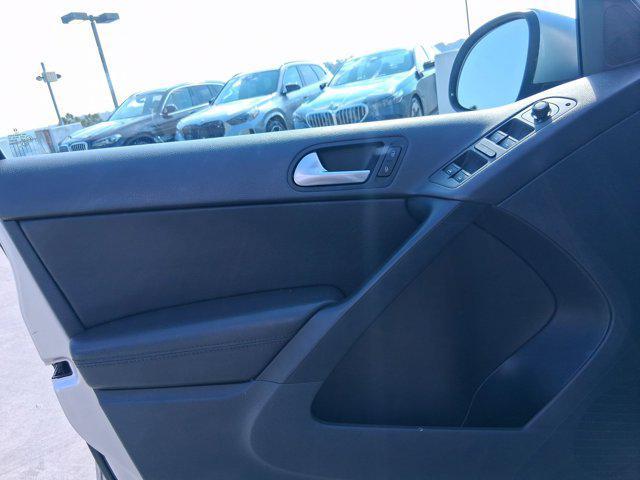 Photo of 2017 Pepper Gray Metallic Volkswagen Tiguan