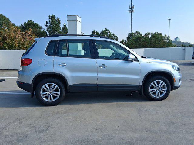 Photo of 2017 Pepper Gray Metallic Volkswagen Tiguan