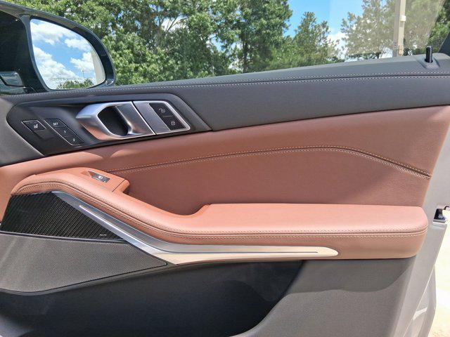 Photo of 2026 Skyscraper Grey Metallic BMW X7